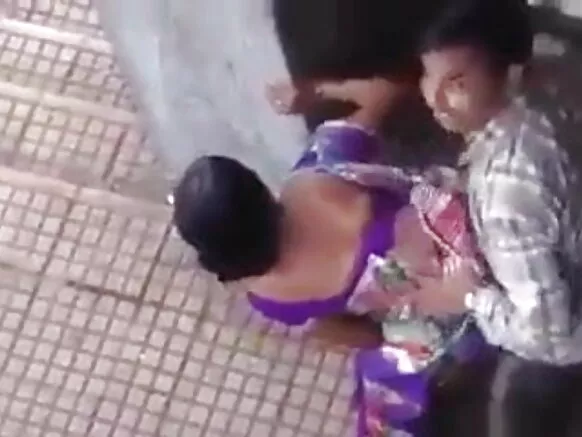 જાહેરમાં ઝડપાયેલા ભારતીય યુગલે તેમના પ્રેમીને સેક્સી ફિલ્મ મોકલી જે જાહેરમાં ઝડપાઈ ગયો