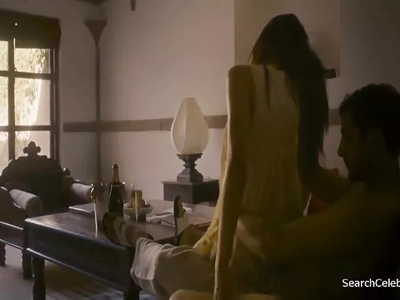 ફ્રીડા પિન્ટો - સેક્સી અને હોટ મૂવીઝ તૃષ્ણા