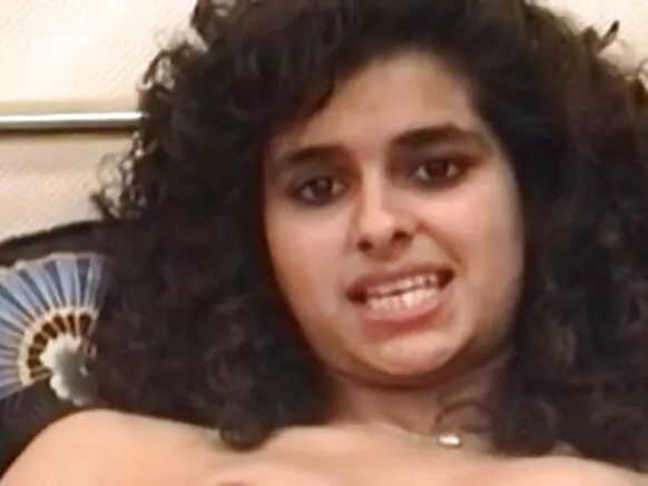રુવાંટીવાળું અને સેક્સી pussy સાથે બ્રિટિશ ભારતીય