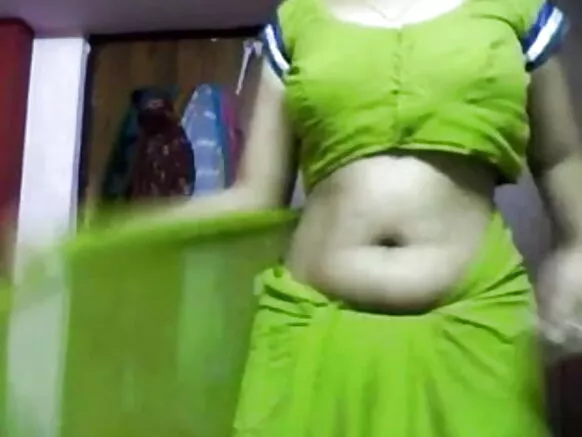 તેની સેક્સી હિરોઈન બ્લુ ઈમેજની સાડી