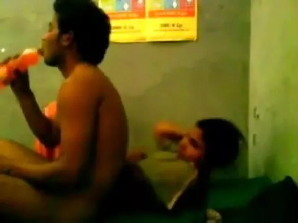 સેક્સી અને ગંદું કપલ મસ્તી કરે છે