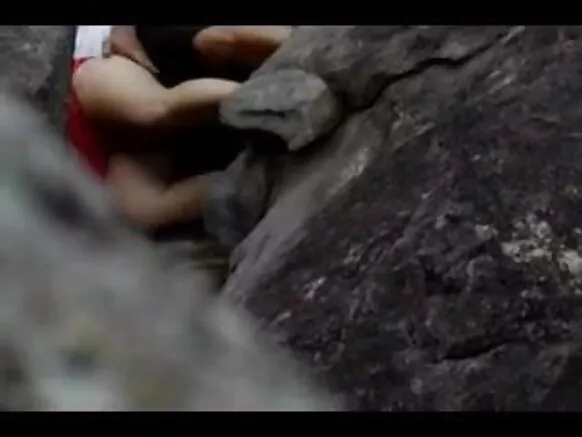 Goa salman ki sexy movie ગોવાનો બીચ ખડકોની પાછળ છુપાયેલો છે.