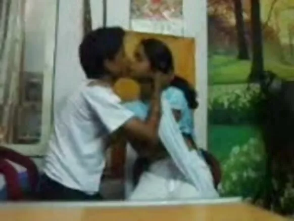 bf xxx છોકરીએ પકડેલી છોકરીઓનો લંડ ચૂસતી અને બૂબ્સ ચૂસતી sexy movie hd