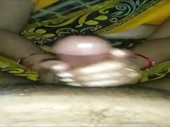 દેસી ભાભી તેલ આપતી સેક્સી ત્રીજી