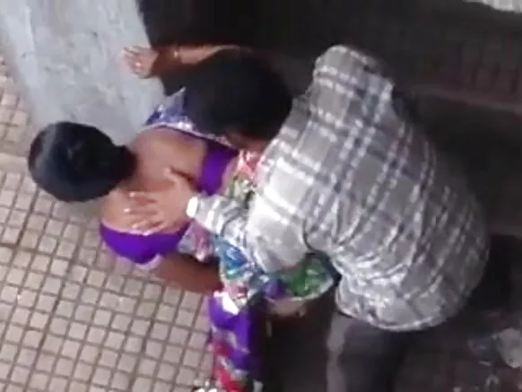 આઉટડોર આઉટડોર હિન્દી સેક્સી ફોટો